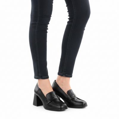 5. Women's black high-heeled moccasins Potocki SZ12783