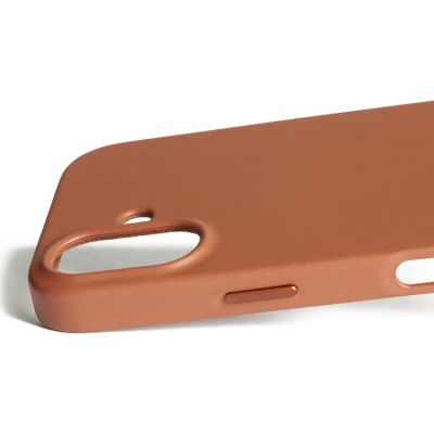 6. Mujjo Tan Leather iPhone 17 Case