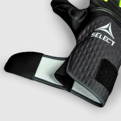 4. SELECT 90 Flexi Grip v24 Goalkeeper Gloves