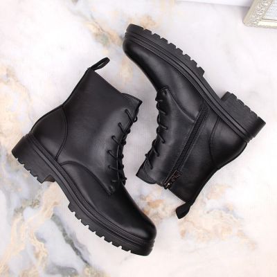 12. Vinceza W JAN238A insulated ankle boots, black