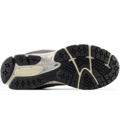 3. New Balance sports shoes M M2002RSH