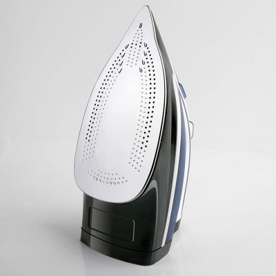 2. Black+Decker BXIR2402E steam iron (2400W; white)