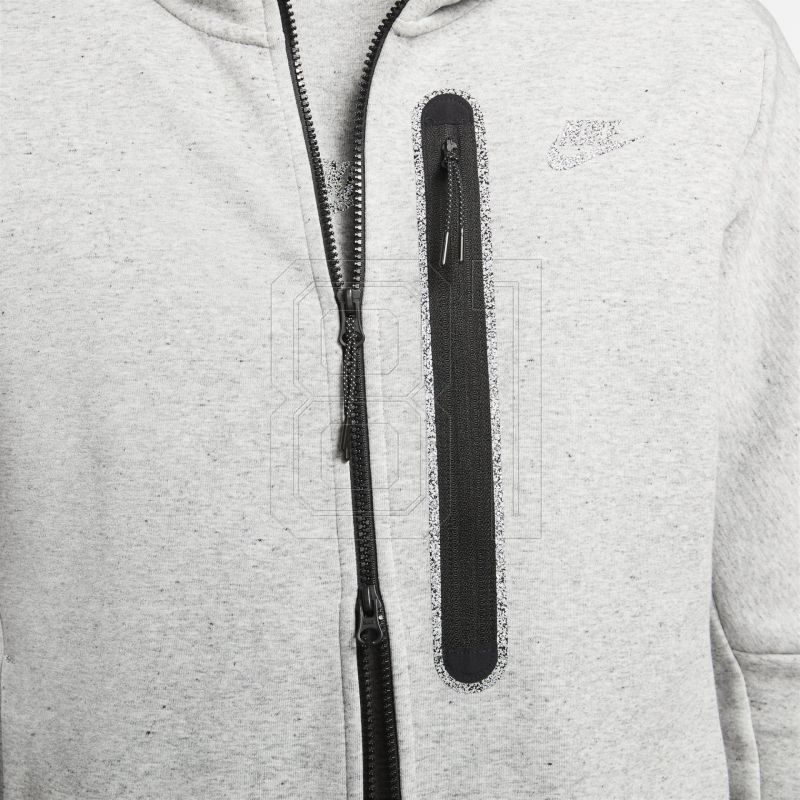 5. Nike Sportswear Tech Fleece M DD4688-010 sweatshirt