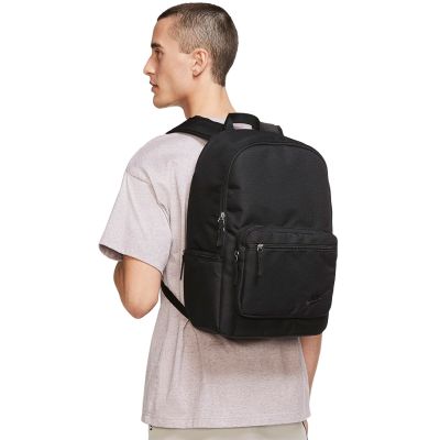 22. Nike Heritage Eugene Backpack BKPK DB3300 010