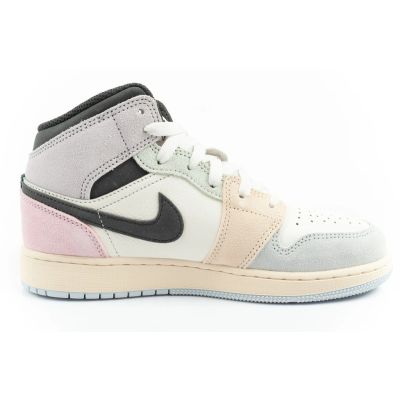 4. Nike Air Jordan 1 women's high-top sports shoes fashionable sneakers