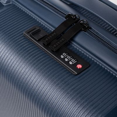 6. Iguana Sydney 35 Suitcase 92800405132