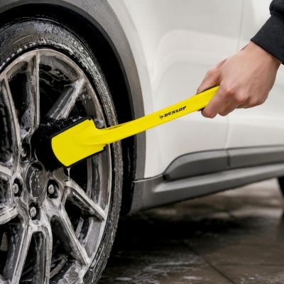 8. DUNLOP WHEEL BRUSH, LENGTH 49 CM