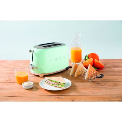 19. SMEG TSF01PGEU toaster pastel green