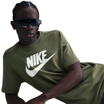 3. Nike Sportswear Men's T-Shirt Olive AR5004 222