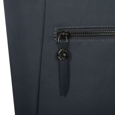 7. Targus Avila Bag