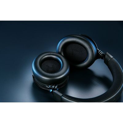 7. Razer Kraken V4 Pro Bluetooth Over-ear Microphone Wireless Black Headset