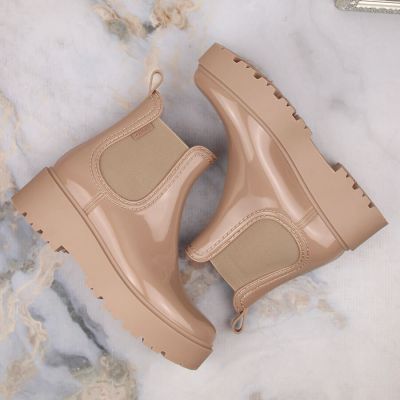 4. Big Star W INT1918B beige patent leather platform boots