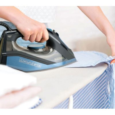 4. Black+Decker BXIR2801E steam iron (2800W; black)