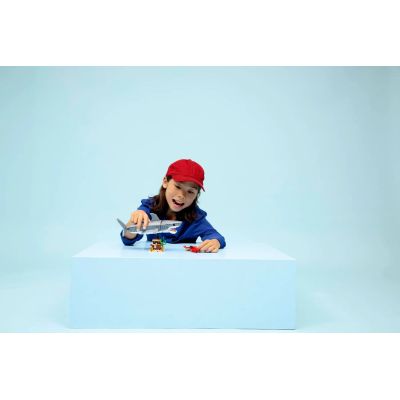 7. LEGO Creator 31381 Menacing Shark with Treasure Chest