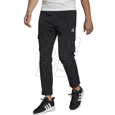 3. adidas Essentials Small Logo Woven Cargo 7/8 Pants M HE1859