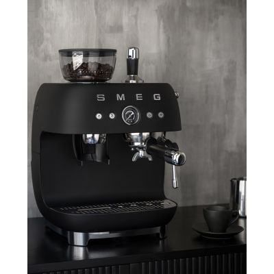 20. Smeg EGF03BLMEU coffee machine Manual espresso machine 2.4 l