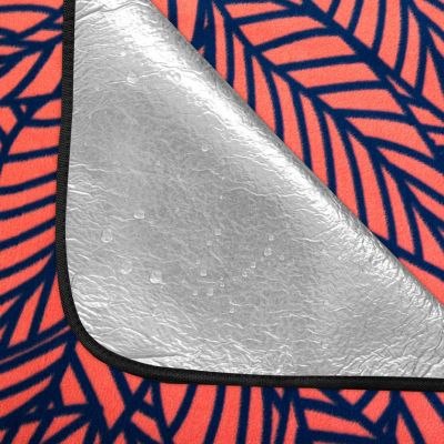 8. Spokey Picnic Leaf Picnic Blanket 180x210 cm 927387