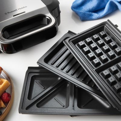 12. Russell Hobbs 26810-56 Toaster 750W Black, Stainless Steel