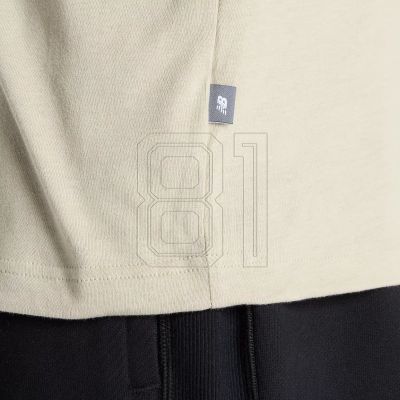 4. New Balance Reimagined Graphic M T-shirt MT51506OVN