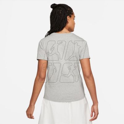 5. Nike Sportswear T-shirt W DX7902 063