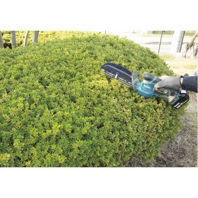 9. MAKITA DUM604ZX Cordless Grass Shears