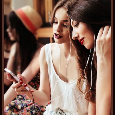 4. Ugreen cable 3.5 mm headphone splitter mini jack AUX 25cm black (20816)