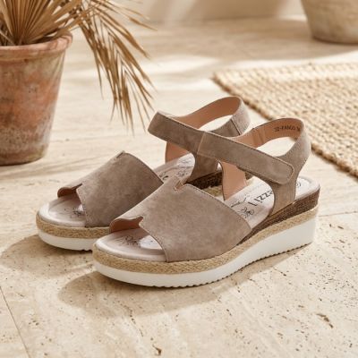 6. Women's leather wedge sandals beige Jezzi 26SD18-32