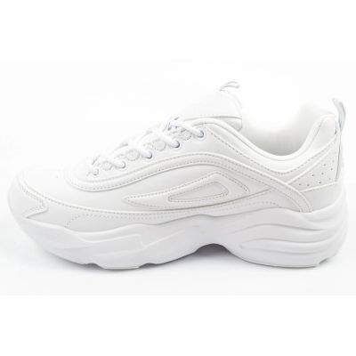 3. Fila women's sports shoes Skye ZP sneakers fashionable white lightweight