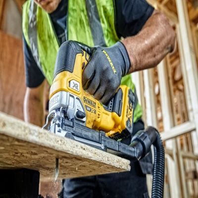 7. DeWALT DCS334P2-QW electric jigsaw 3200 spm 2.1 kg