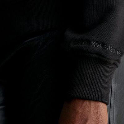 10. Calvin Klein Jeans Embro Badge Regular Sweatshirt W J20J223227