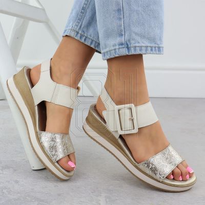 5. Remonte W D6453-61 RKR646B wedge sandals