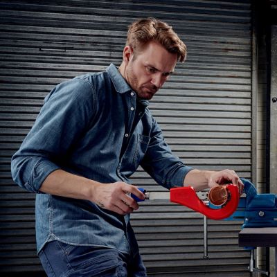 45. Knipex 90 31 03 BK hand pipe cutting tool Pipe cutter
