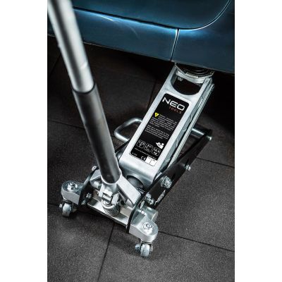 3. NEO tools 11-730 vehicle jack/stand