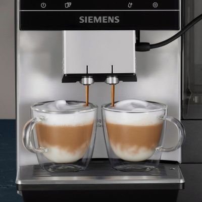 5. Siemens TP715R07 EQ700 espresso machine (black; 19 bar)