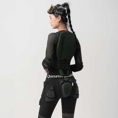 11. Qunature Ski Hip Protectors - Advanced XL Skis Snowboard Skates - Black