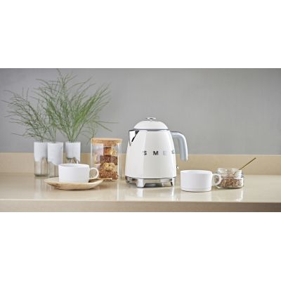 13. SMEG KLF05CREU mini 0.8L creme kettle