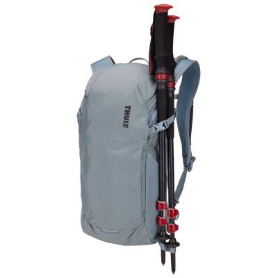 2. Thule AllTrail Hydration Backpack 16 L - pond