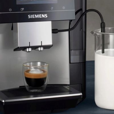 4. Siemens TP715R07 EQ700 espresso machine (black; 19 bar)