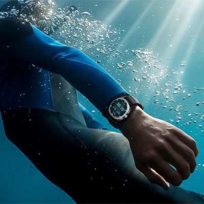 12. Spigen WBS2 Strap for Samsung Galaxy Watch 40/44/46 mm - Black