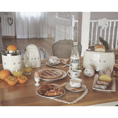 28. SMEG TSF01CREU Toaster