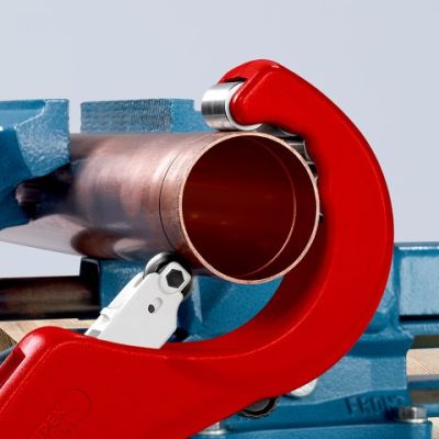 42. Knipex 90 31 03 BK hand pipe cutting tool Pipe cutter