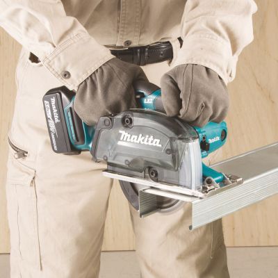 2. 18V MAKITA DCS552RTJ Circular Metal Saw 135mm 2x5.0Ah