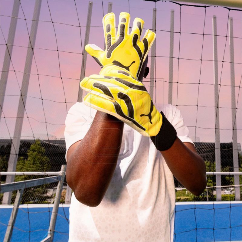 7. Puma Ultra Ultimate Hybrid Sun 41858 04 Goalkeeper Gloves