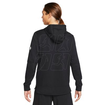 2. Nike Dri-FIT Sport Clash M DM8131-011 sweatshirt