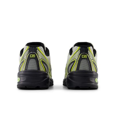 12. New Balance U740FR2 sports shoes