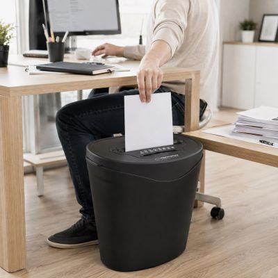11. Esperanza RAZOR EN103 document shredder