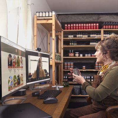 4. Voyager Free 60+ UC headphones, USB-C, touchscreen case