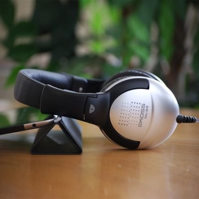 2. KOSS UR29 HEADPHONES