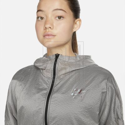 10. Nike Air W DM7793-010 Jacket