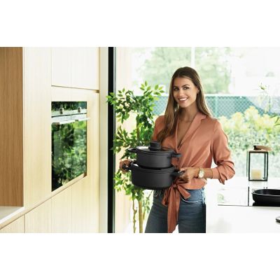 9. BergHOFF 3950593 Soup Pot 4.4 l Black Aluminum, Glass, Silicone